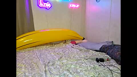 Snapshot of dimepiecexxx chatting on June 2026 07:36:01 AM Sofie online show from June 2026 07:36:01 AM