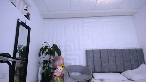 DINA online show from January 2025 04:17:02 PM