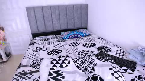 DINA online show from February 2025 07:30:02 PM