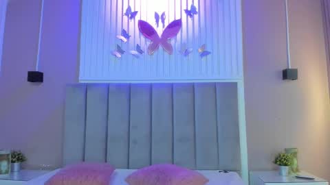 Cristal  online show from October 2025 03:05:02 AM