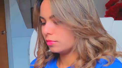 diosadeluniverso_ online show from December 2025 12:31:02 PM