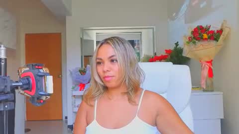 diosadeluniverso_ online show from February 2026 12:57:02 PM