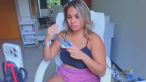 diosadeluniverso_ online show from April 2026 12:43:01 PM