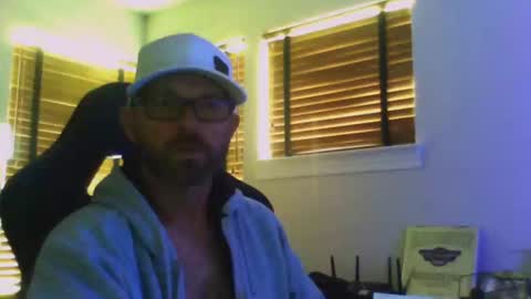 Snapshot of dirtrider15 chatting on March 2025 09:32:02 PM dirtrider15 online show from March 2025 09:32:02 PM