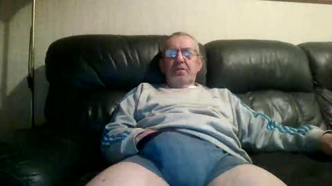 Snapshot of discovery63 chatting on November 2025 06:42:02 PM discovery63 online show from November 2025 06:42:02 PM