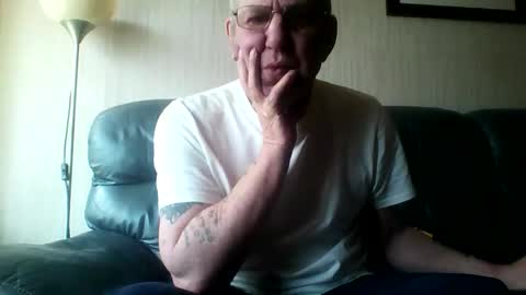 Snapshot of discovery63 chatting on March 2026 12:05:01 PM discovery63 online show from March 2026 12:05:01 PM