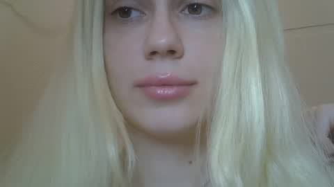 Snapshot of ditamilton chatting on April 2026 07:00:02 PM DitaMilton online show from April 2026 07:00:02 PM