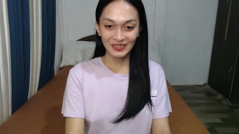 Snapshot of divina_graciaxx chatting on December 2024 01:28:01 PM DIVINA online show from December 2024 01:28:01 PM