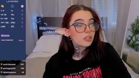 dixipixi_ online show from January 2025 08:43:02 AM