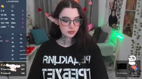 dixipixi_ online show from February 2025 11:42:02 AM