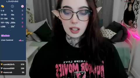 dixipixi_ online show from February 2025 08:51:02 AM