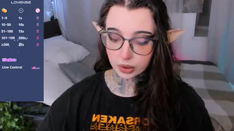 dixipixi_ online show from September 2025 07:43:01 AM