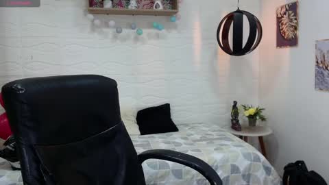 Snapshot of dmitrisanders1 chatting on February 2025 08:25:02 PM Maybe in pvt online show from February 2025 08:25:02 PM