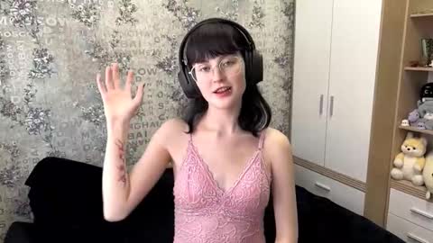 Annie PVT IS OPEN online show from September 2025 12:05:02 PM