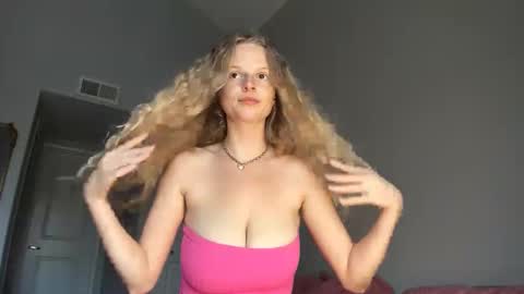 Snapshot of doeeyedpeach chatting on May 2026 10:05:02 PM doeeyedpeach online show from May 2026 10:05:02 PM