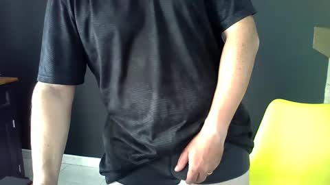 Snapshot of doggydaddi chatting on December 2024 11:34:02 AM Alex online show from December 2024 11:34:02 AM