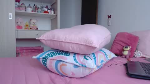 Dolcevainin online show from November 2025 03:59:01 PM