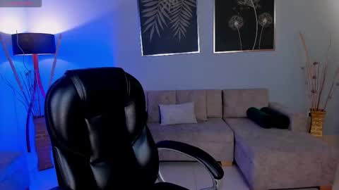 Dolcie  online show from January 2026 07:30:01 PM