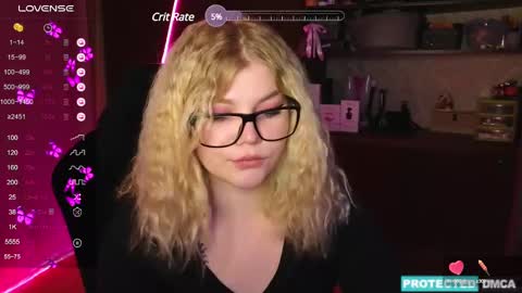 Snapshot of doll_chloe_ chatting on December 2024 02:31:01 AM Chloe online show from December 2024 02:31:01 AM