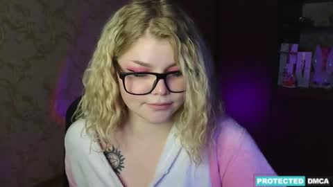 Snapshot of doll_chloe_ chatting on December 2024 08:38:01 PM Chloe online show from December 2024 08:38:01 PM