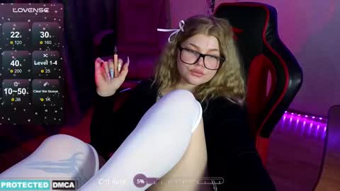 Snapshot of doll_chloe_ chatting on December 2024 01:34:02 AM Chloe online show from December 2024 01:34:02 AM