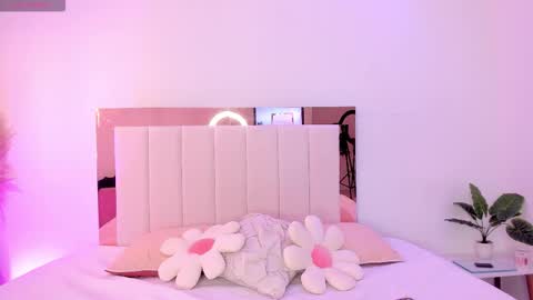 doll_isa_ online show from March 2026 08:37:02 PM