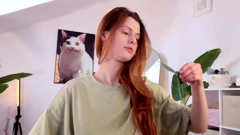 Your doll Lesli online show from April 2026 01:04:01 PM