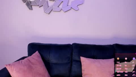 Roxana  independent model can you help me reach 100 hands up uwu online show from September 2025 12:34:01 AM