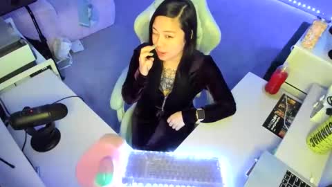 DOLLLFACE online show from February 2026 05:04:01 AM