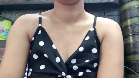 Snapshot of dollmeenu chatting on October 2025 06:10:02 AM dollmeenu online show from October 2025 06:10:02 AM