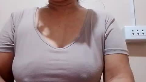 Snapshot of dolly926661 chatting on May 2026 09:45:02 PM dolly926661 online show from May 2026 09:45:02 PM