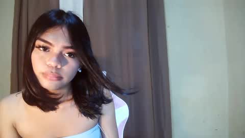 Snapshot of dolly_angel2 chatting on December 2024 07:05:01 AM dolly_angel2 online show from December 2024 07:05:01 AM