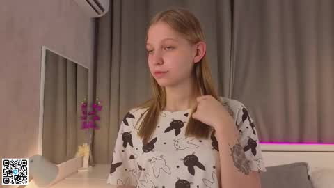 Emilia online show from September 2025 06:19:02 PM