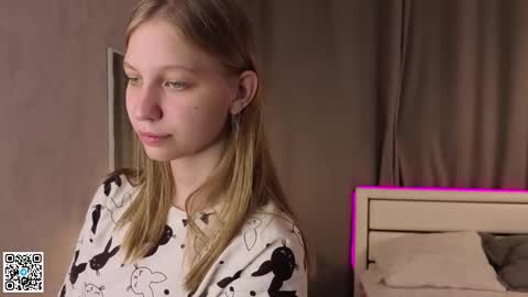 Emilia online show from September 2025 06:08:02 PM