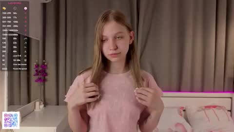 Emilia online show from October 2025 06:08:02 PM