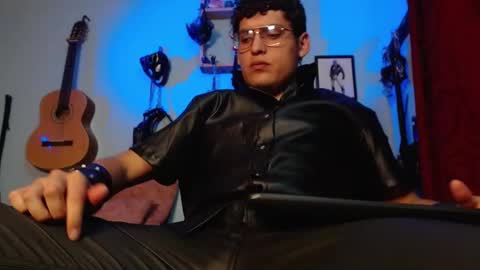 Snapshot of dom2travelers_sm chatting on September 2025 11:06:02 PM Diego Castell online show from September 2025 11:06:02 PM