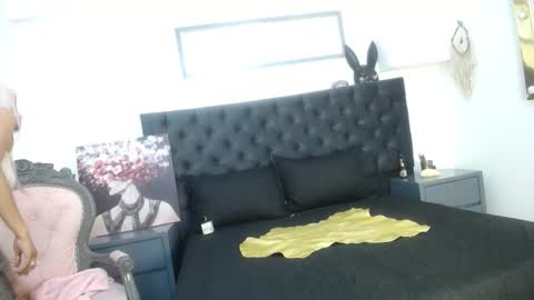 Snapshot of dominakira chatting on November 2025 01:06:01 PM DominaKira online show from November 2025 01:06:01 PM