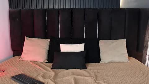 Dominic online show from September 2025 12:03:02 AM