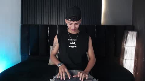 Dominic online show from November 2025 12:44:01 AM