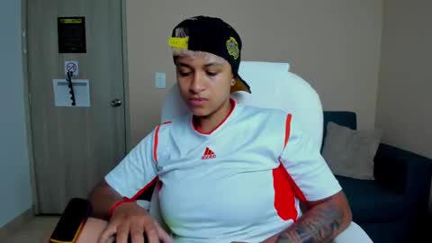 Snapshot of dominick_joness chatting on September 2025 04:56:02 AM Dominick  online show from September 2025 04:56:02 AM