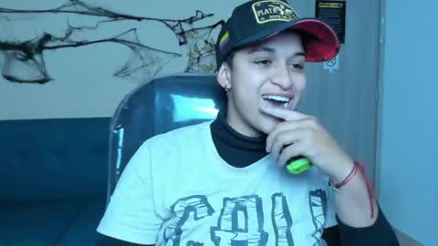 Snapshot of dominick_joness chatting on October 2025 05:08:02 AM Dominick  online show from October 2025 05:08:02 AM
