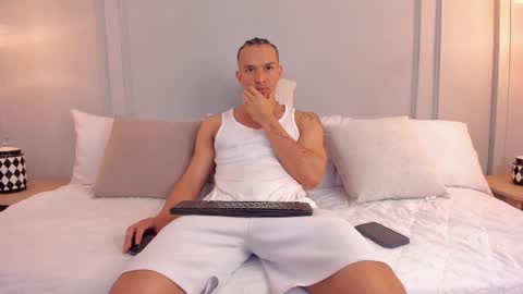 Dominick Star online show from November 2025 04:01:01 AM