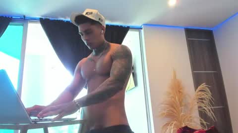 Snapshot of dominiofit chatting on June 2026 06:28:02 PM Only fans Ronnie col---InstaRonniecolleman online show from June 2026 06:28:02 PM