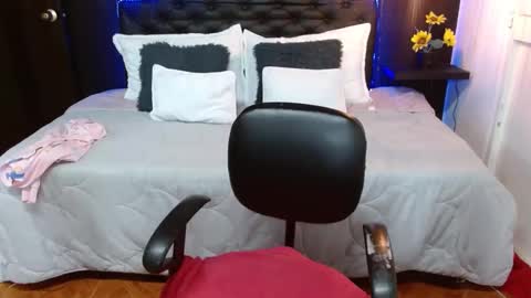  D O M I N K  online show from February 2025 03:02:02 AM