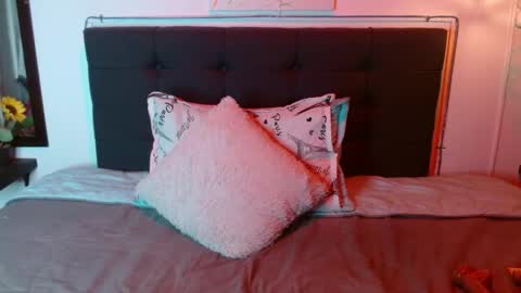 Snapshot of domink_gilr chatting on June 2026 07:32:02 AM D O M I N K online show from June 2026 07:32:02 AM
