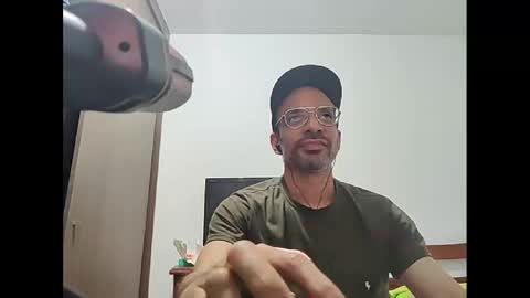 Snapshot of don__chi chatting on January 2025 04:48:02 AM don__chi online show from January 2025 04:48:02 AM