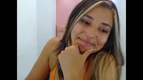 dona_tella online show from September 2025 04:43:01 PM