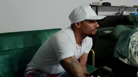 Snapshot of dong_masterson chatting on February 2026 08:39:01 PM Gifted online show from February 2026 08:39:01 PM