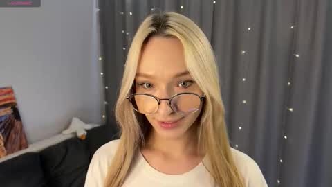 Snapshot of dontouchmyass chatting on January 2026 05:17:02 PM Ely online show from January 2026 05:17:02 PM