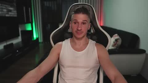 Dorian Reyes online show from November 2025 02:03:02 AM